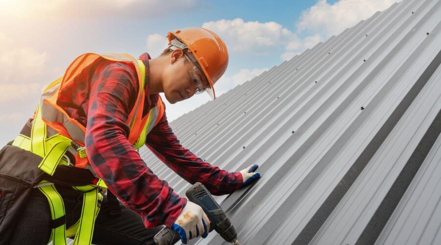 Professional Emergency Roof Repairs services in Bluff City, TN